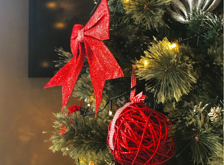 The Best Types of Full Artificial Christmas Trees for Your Home